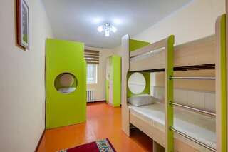 Хостелы Ayar Hostel Bishkek Бишкек Спальное место на двухъярусной кровати в общем номере для женщин-1